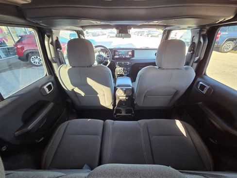 Used 2024 Jeep Wrangler Sahara image 7