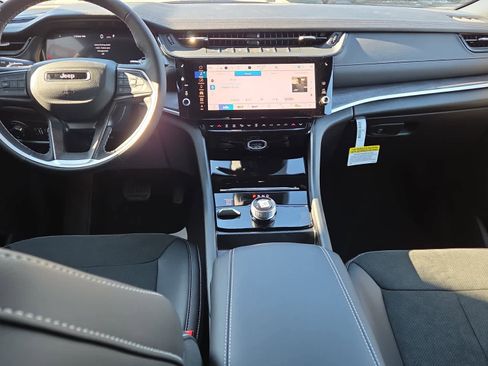 New 2026 Jeep Grand Cherokee Altitude image 15