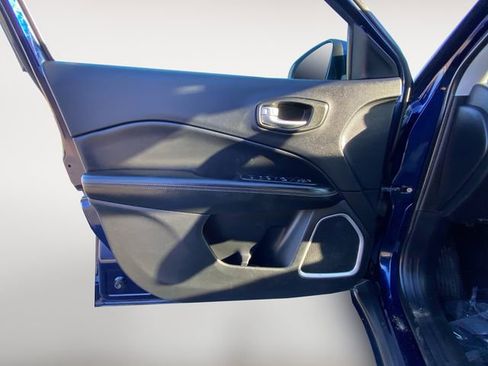 Used 2018 Jeep Compass Latitude w/ Cold Weather Group image 16