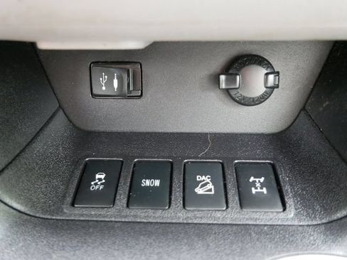 Used 2015 Toyota Highlander XLE AWD/4WD image 23