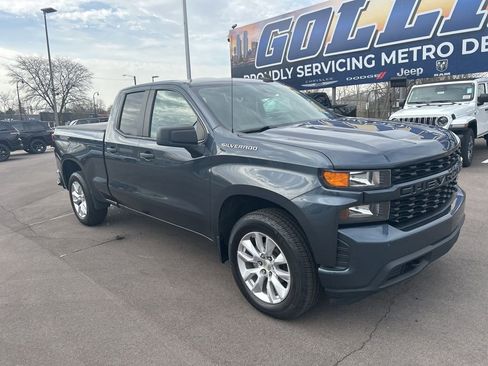 Used 2020 Chevrolet Silverado 1500 Custom w/ Custom Value Package AWD/4WD image 3