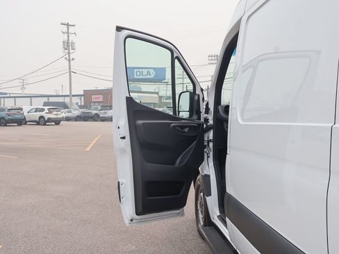 Used 2024 Mercedes-Benz eSprinter 170 Cargo image 17