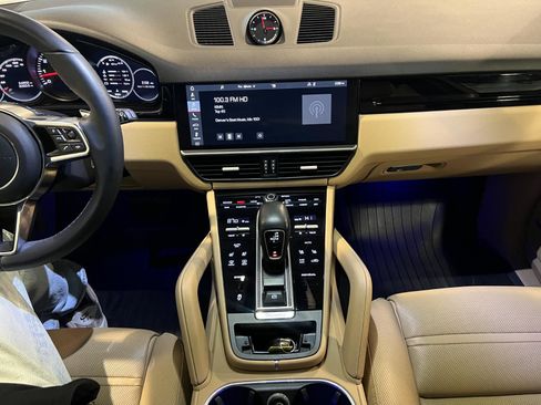 Used 2019 Porsche Cayenne image 16