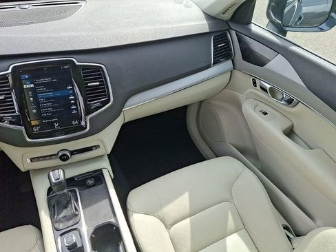 Used 2022 Volvo XC90 T5 Momentum w/ Advanced Package image 16