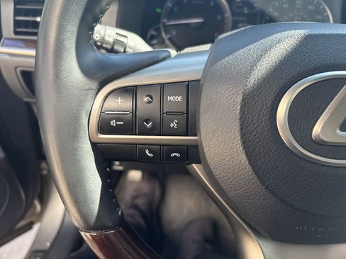 Used 2016 Lexus ES 350 w/ Luxury Package w/Wood Trim image 2