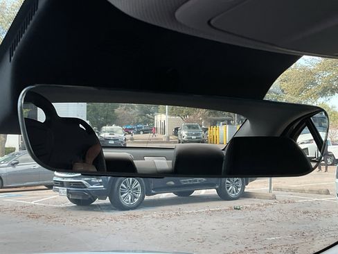 Used 2025 Genesis G70 2.5T image 25