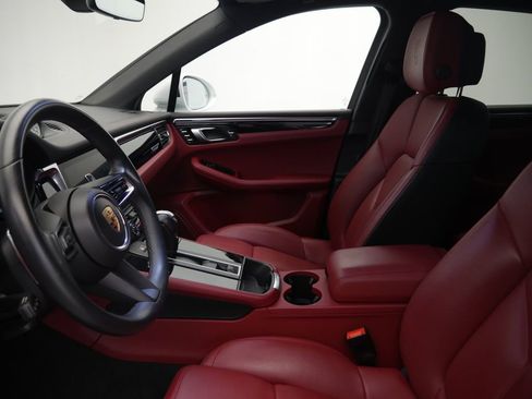 Certified 2023 Porsche Macan S image 5