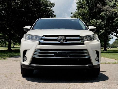 Used 2018 Toyota Highlander Limited Platinum AWD/4WD image 2
