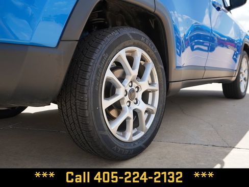Used 2025 Jeep Compass Limited AWD/4WD image 9