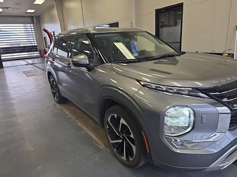 Used 2023 Mitsubishi Outlander SEL AWD/4WD image 1