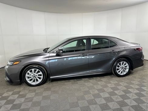 Used 2024 Toyota Camry SE image 6