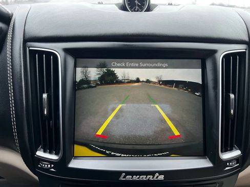 Used 2018 Maserati Levante GranLusso AWD/4WD image 21