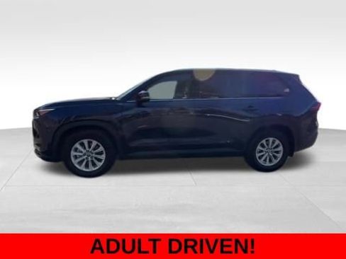 Used 2024 Toyota Grand Highlander XLE image 3