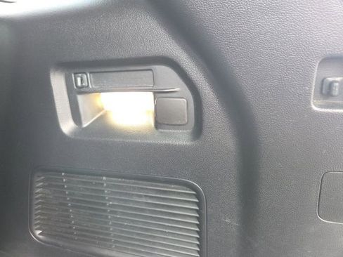 Used 2022 Ford Explorer XLT w/ Equipment Group 202A image 13