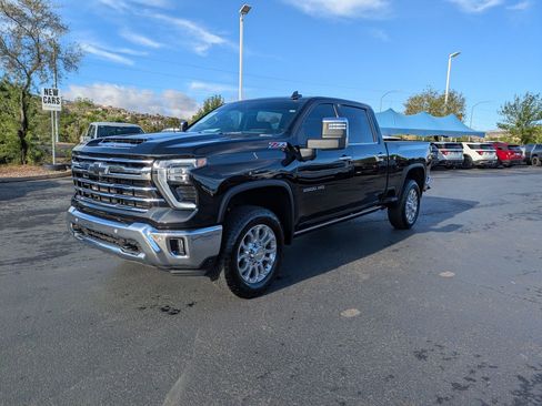 Used 2025 Chevrolet Silverado 3500 LTZ w/ LTZ Convenience Package AWD/4WD image 7