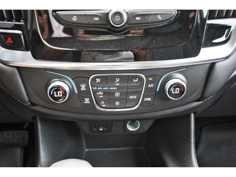 Used 2021 Chevrolet Traverse LS FWD image 28