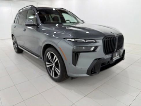Certified 2024 BMW X7 xDrive40i w/ M Sport Package AWD/4WD image 7