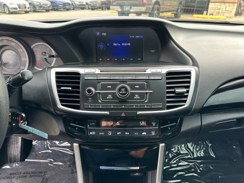 Used 2017 Honda Accord LX image 37