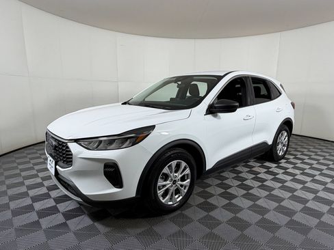 Used 2023 Ford Escape Active FWD image 2