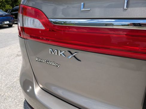 Used 2018 Lincoln MKX Reserve w/ Cargo Utility Package FWD image 12