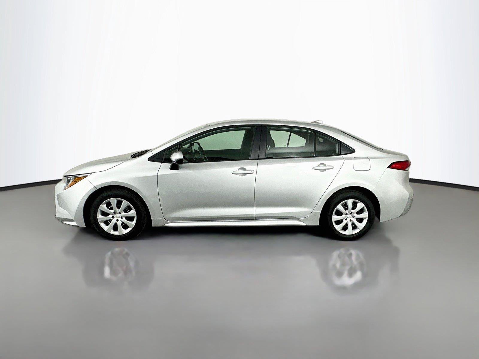 Used 2025 Toyota Corolla LE FWD image 8