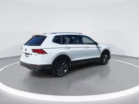 Certified 2022 Volkswagen Tiguan SE w/ Panoramic Sunroof Package image 8