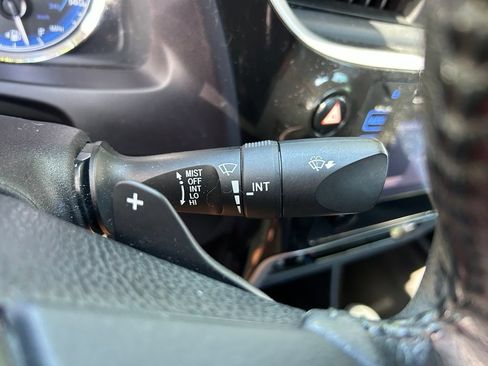 Used 2018 Toyota Corolla SE FWD image 20