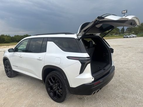 Used 2024 Chevrolet Traverse RS w/ LPO, Floor Liner Package image 4