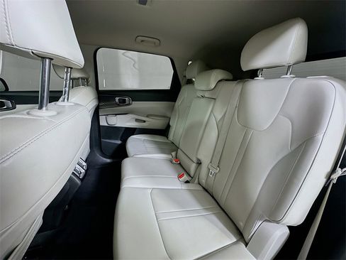 Used 2022 Kia Sorento S image 15