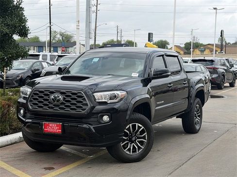 Used 2021 Toyota Tacoma TRD Sport w/ Technology Package image 2