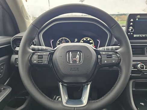 New 2025 Honda Pilot Touring image 24