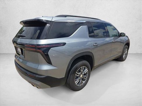 Used 2026 Chevrolet Traverse LT FWD image 5