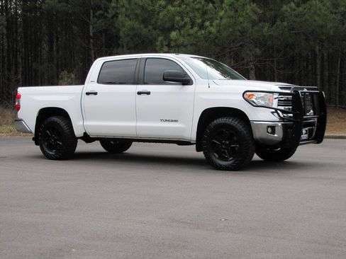 Used 2017 Toyota Tundra SR5 image 3