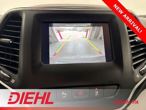 Used 2021 Jeep Cherokee Latitude Lux image 32