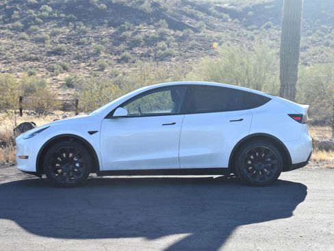 Used 2020 Tesla Model Y Long Range image 6