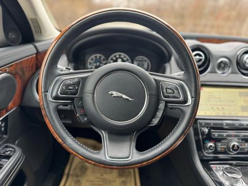 Used 2019 Jaguar XJ R-Sport image 22