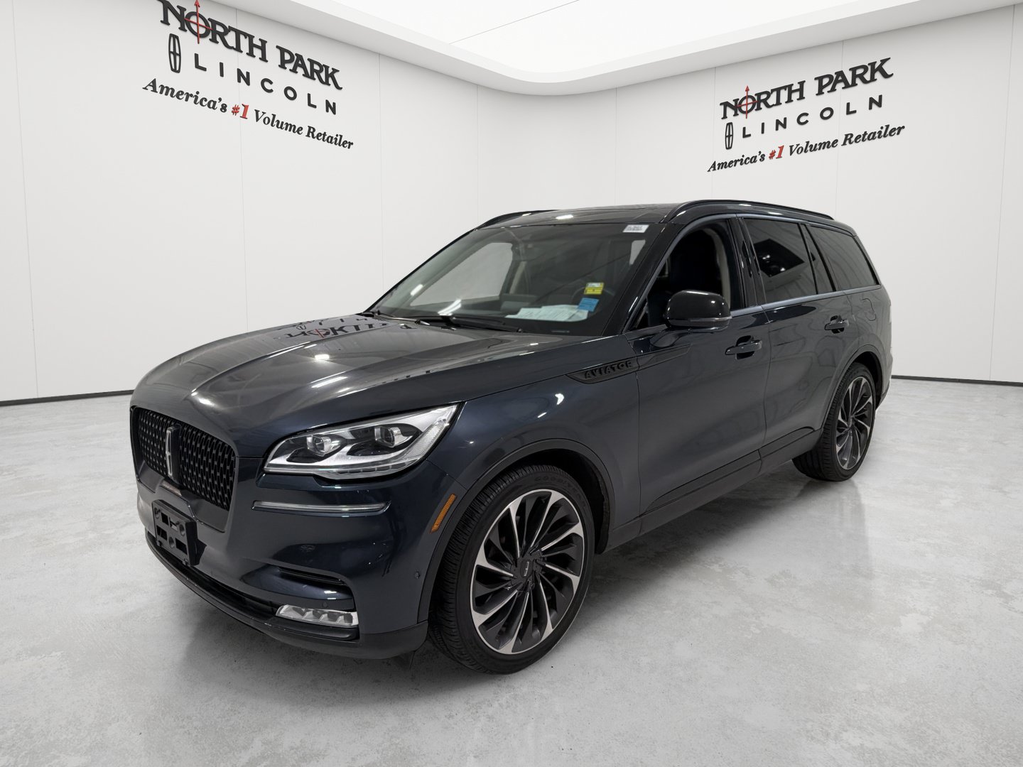 Used 2023 Lincoln Aviator Reserve w/ Equipment Group 201A AWD/4WD image 1
