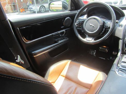 Used 2014 Jaguar XJ R LWB RWD image 12
