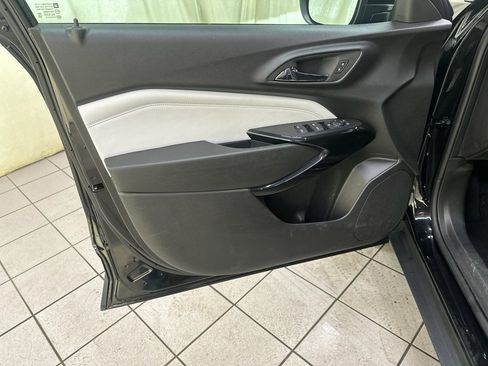 Used 2025 Chevrolet Trax LT w/ LT Convenience Package image 29