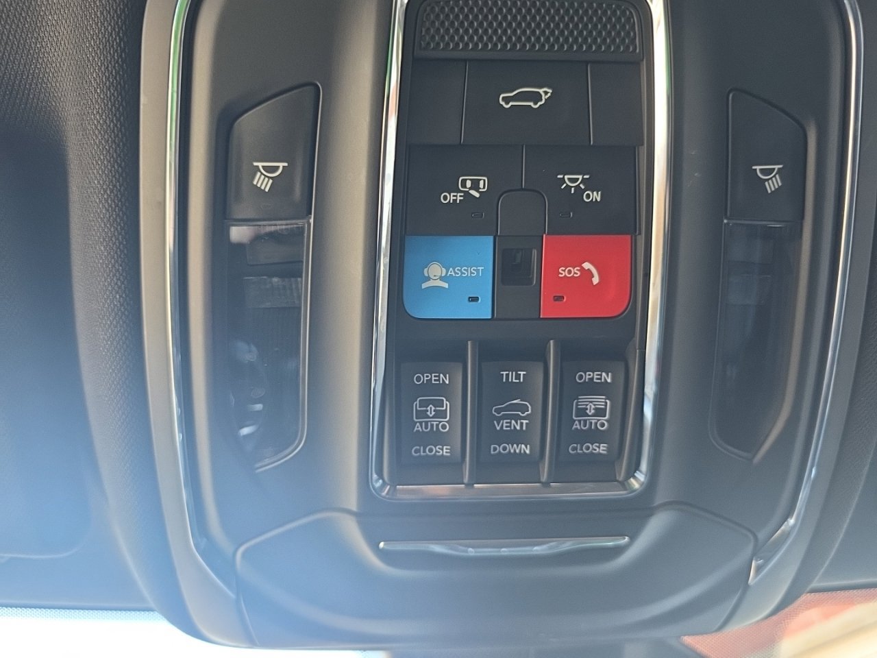 Used 2025 Jeep Grand Cherokee Overland w/ Adv Protech Group III AWD/4WD image 30