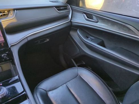 Used 2023 Jeep Grand Cherokee L Limited w/ Black Appearance Package RWD image 16