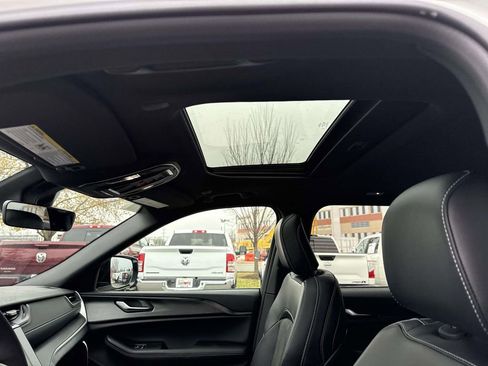 New 2025 Jeep Grand Cherokee Altitude AWD/4WD image 5