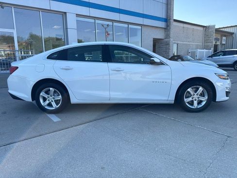 Used 2024 Chevrolet Malibu LT FWD image 2