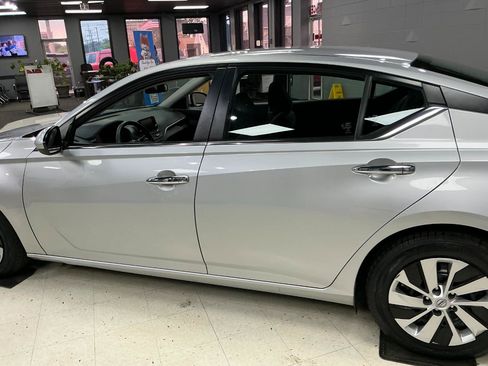 Used 2023 Nissan Altima 2.5 S FWD image 32