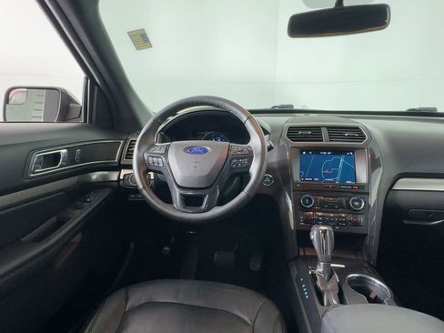 Used 2018 Ford Explorer XLT w/ Equipment Group 202A image 27