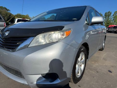 Used 2013 Toyota Sienna LE image 9