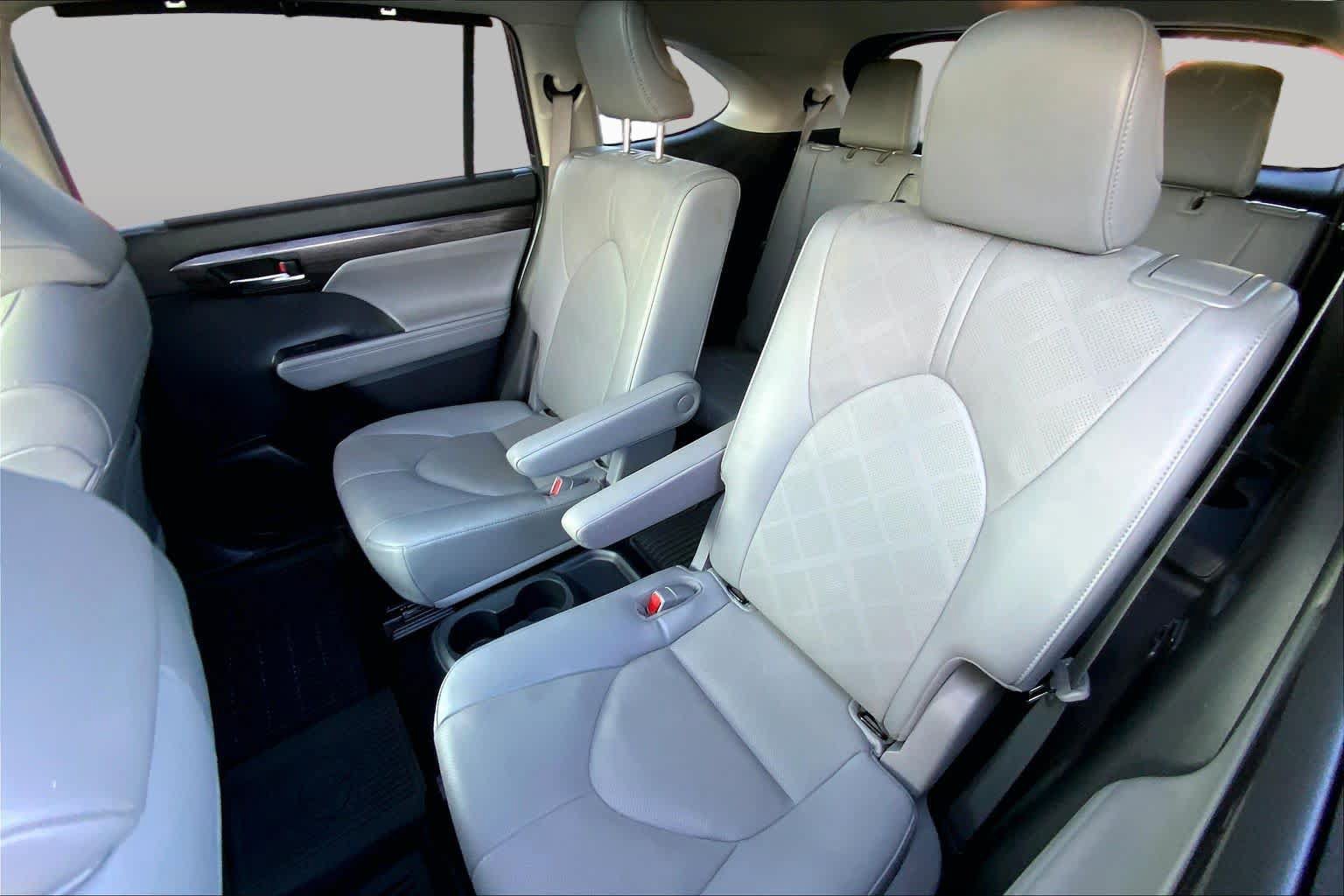 Used 2022 Toyota Highlander Platinum AWD/4WD image 18