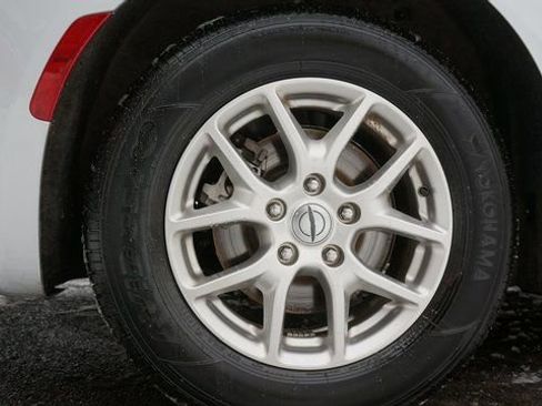 Used 2024 Chrysler Pacifica Touring-L image 88