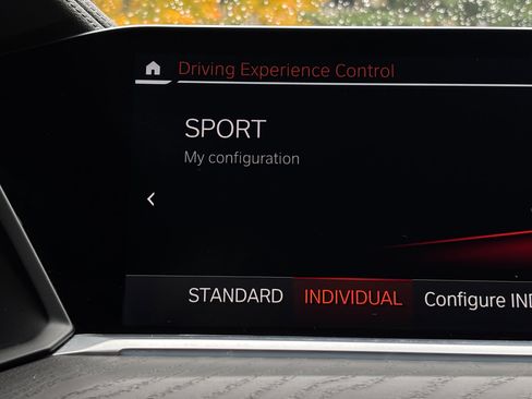 Used 2022 BMW X7 xDrive40i w/ M Sport Package image 22