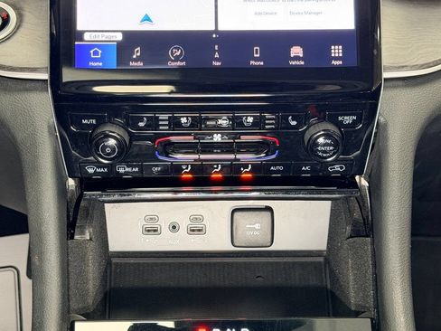 Used 2022 Jeep Grand Cherokee L Limited w/ Luxury Tech Group II AWD/4WD image 16